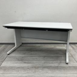 【中古】幅1400mmのゆとりある天板サイズを採用しており、
パソコンやモニター、書類などを広々と配置することが可能です。
#岐阜市 #各務原市 #名古屋市 #コクヨ #iS #事務机