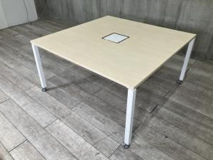 【会議・打ち合わせ等にお勧め！】■KOKUYO（コクヨ）/　ワークフィット　■配線カバー付き　■天板・ナチュラル　脚・ホワイト　■キャスター付き　【ABW商材】【関東倉庫在庫品】【弊社使用欄：A01078197】