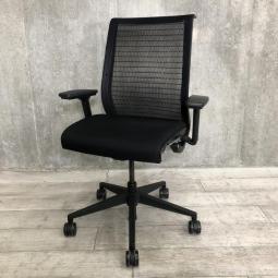 【6月17日入荷予定】スチールケース（Steelcase）シンクチェア　可動肘　背：ブラック×座：ブラック　背メッシュ　事務用にも会議室用にもおすすめ【愛知・名古屋・豊田・静岡・浜松】