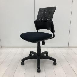 【在庫入替セール品！（本在庫限定価格）】【姿勢の変化にフィットする背形状！熱がこもらない背もたれメッシュ構造！】■プラス(PLUS)製　チェダー(CheddaR-C)チェア　肘無　ローバック　■背面樹脂メッシュ(ヌードタイプ)　■ブラック　【弊社使用欄：A01066252】