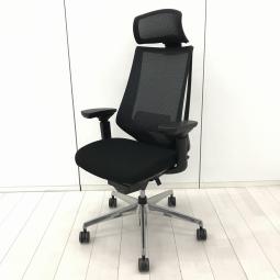 ☆在庫限り！人気のヘッドレスト付！【満足度の高い座り心地！機能性も充実！】■コクヨ　デュオラチェア　可動肘付　ブラック　エクストラハイバック　ランバーサポート付　ポリッシュ脚　■体格差に応じた最適サポートを実現！【KOKUYO　Duora】A01040112