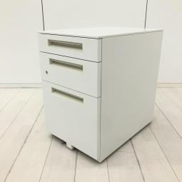 【シンプルなデザインはどんな空間にもマッチします！平机のお供としてもオススメ！】■イナバ(Inaba)製　Sワゴンシリーズ　デスクインワゴン　3段ワゴン　H620㎜　■ホワイト　■シリンダー錠　【弊社使用欄：A01077686】