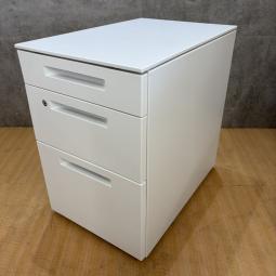 【ザ】コクヨ製の3段ワゴン【ISシリーズ】ホワイト色　＊良品を格安で！「オフィスバスターズ福岡南店」は、福岡を拠点として、全国へ中古オフィス用品・オフィス家具を提供しております。
