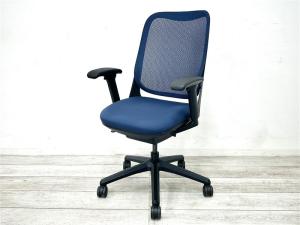 【定価約9万円】【身体の重心位置に合わせて座面が前後5°ずつ揺れる、スイングスライド機能搭載！】■ライオン製ライドシリーズ　■肘付ハイバックチェア　■ブルー　■背面メッシュ