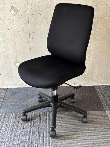【中古】トルテチェア KZ-230GB-T1T1 イトーキ（ITOKI） 肘無ローバックチェア