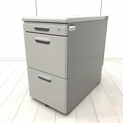 イトーキ製 CRY グレー W400xD700xH700サイズ シリンダー錠 配線口 収納と作業スペースを同時に確保! フリアドデスクや平机のお供に! 3段脇机!!