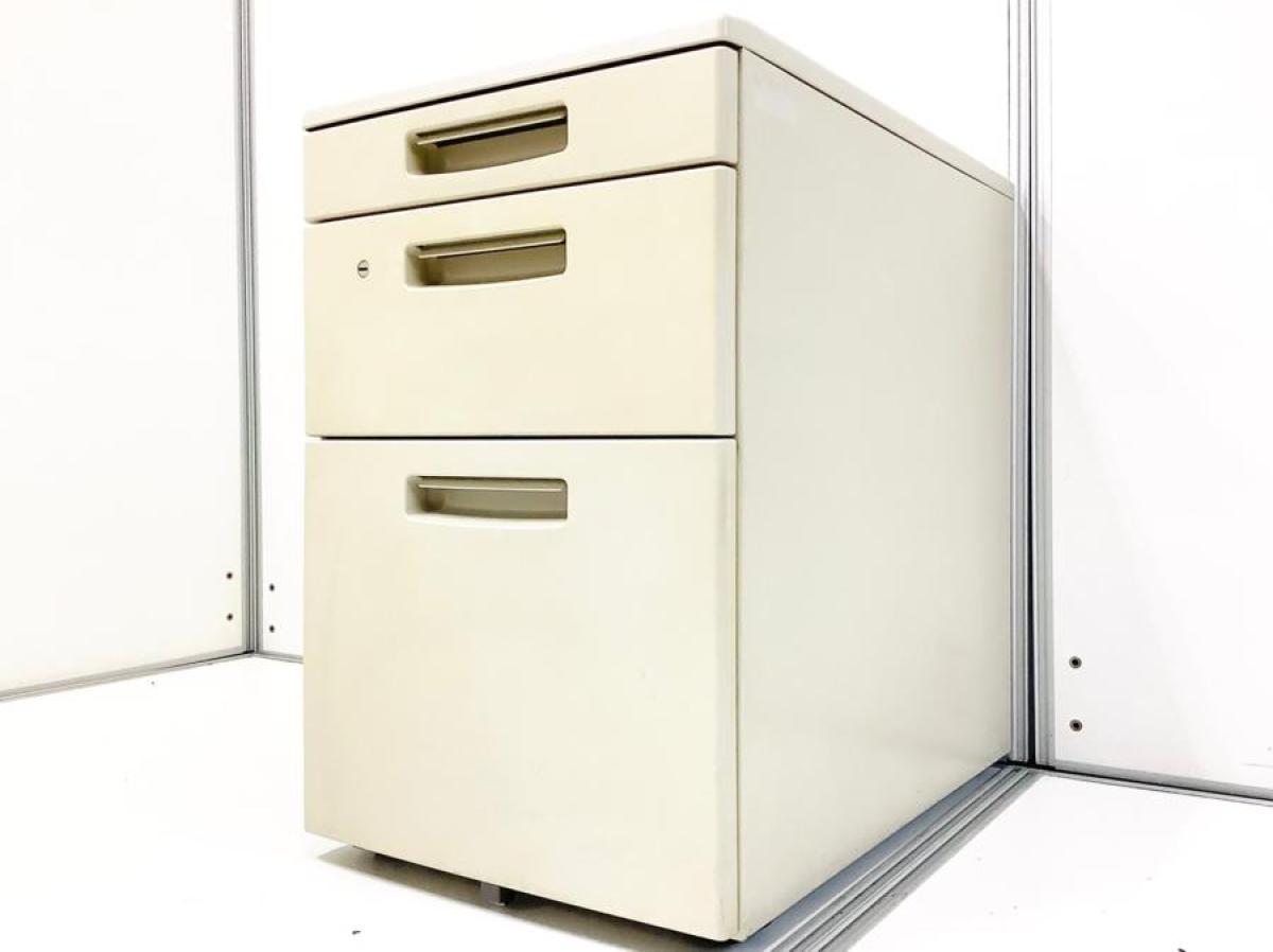 【在庫入替セール品！】スタンダードなデザイン！デスク下に置いて収納力アップ！
■コクヨ/BS+/ニューグレー
                        新BS
                                    中古
            