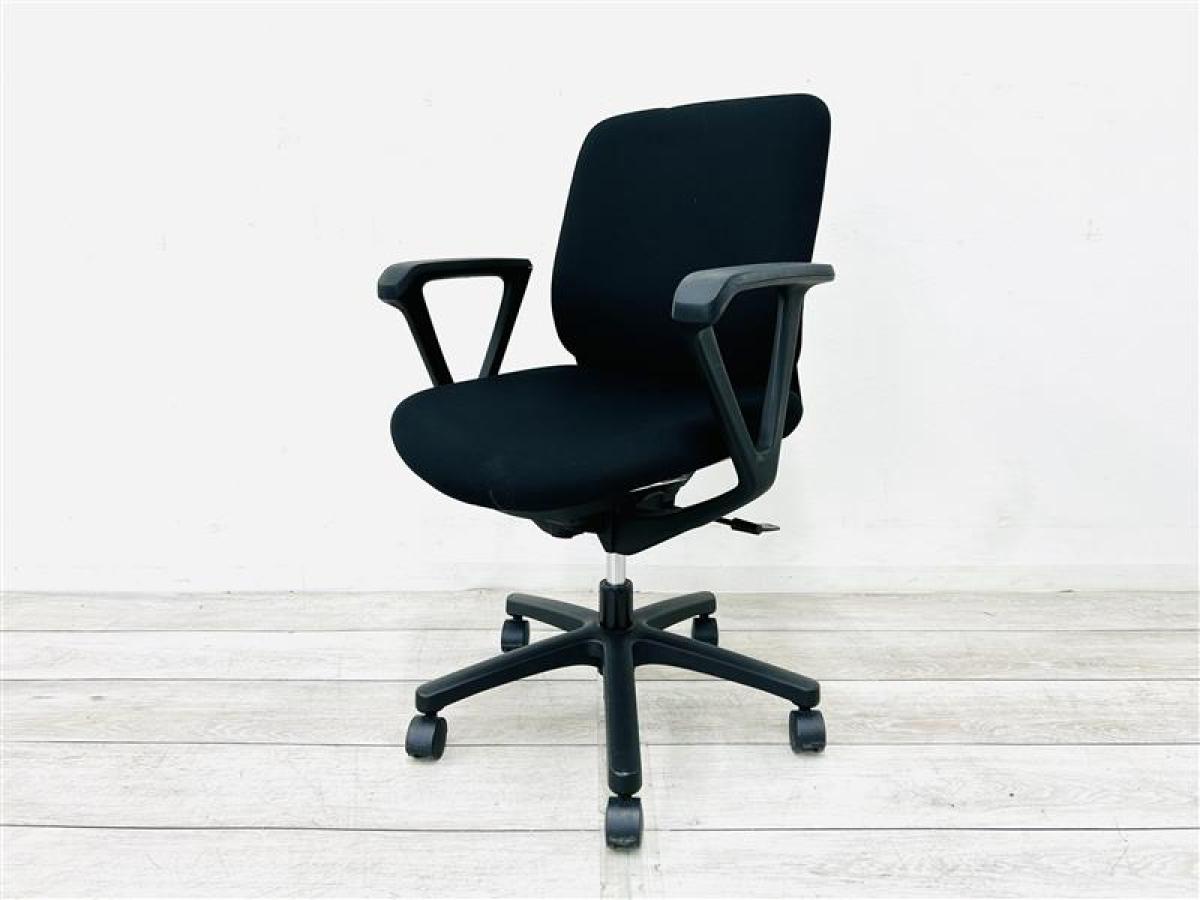 【全ての機能をコンパクトに！クッション性が高く座り心地が良い！】■ITOKI（イトーキ）製　トルテRチェア　ローバック　■固定肘　■ブラック
                        トルテR
                                    中古
            