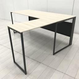 【L字デスク？スタンダードデスク？　簡単な施工で思い通りに！スタイリッシュなデザインがオフィスや自宅で大人気！】■オカムラ(okamura)製　ソリスト(SOLISTE)  シリーズ　平机　L字デスク　パーソナルテーブル　■幕板付き　■天板：木目ナチュラル/脚：ブラック【HU】【関東倉庫在庫品】【弊社使用欄：A01059772】