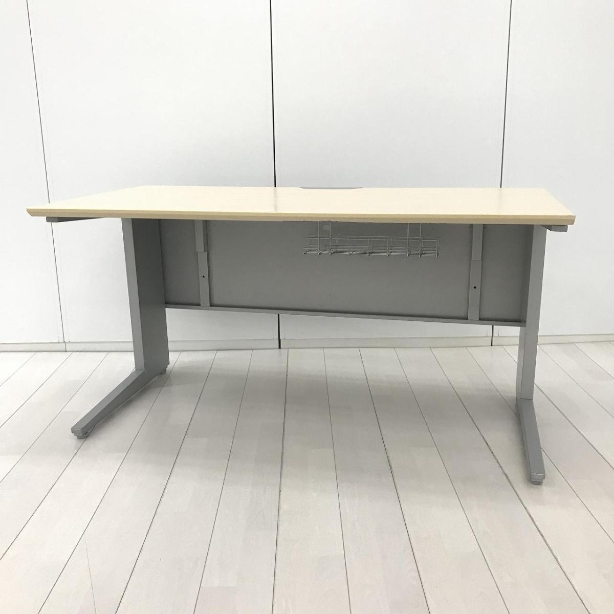 【スタイリッシュなデザインと機能性を兼ね備えたシンプルデスク！】■オカムラ(okamura)製　プロユニット(Pro Unit)シリーズ　平机　引き出し無　W1400×D735㎜　■幕板付き　■天板：木目調ナチュラル　L字脚：シルバー　/596792
                        プロユニット
                                    中古
            