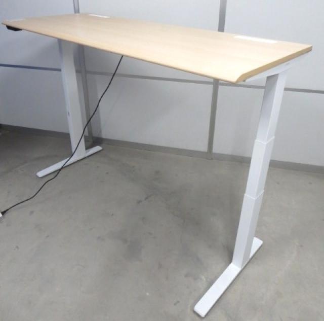 ☆W1750mm!【電動で高さ調整可能!H650~1250㎜!座り仕事での疲労を軽減!】■オカムラ スイフトシリーズ 電動上下昇降デスク 配線口付 天板木目カラー ■立ち姿勢を取り入れた新しいワークスタイルへ! 昇降テーブル 平机 スタンディングデスク 大型デスク【Okamura Swift】【ABW】