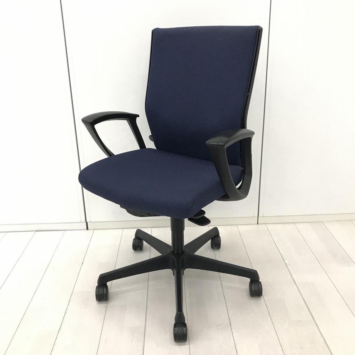 【基本性能を向上させた、ワンランク上のスタンダードモデル！】■オカムラ（okamura）製　エスクード（ESCUDO）チェア　ハイバック　■固定肘(サークル肘)　■座面：ダークブルー×ブラック【HU】【関東倉庫在庫品】【弊社使用欄：A01068172】
                        エスクード
                                    中古
            