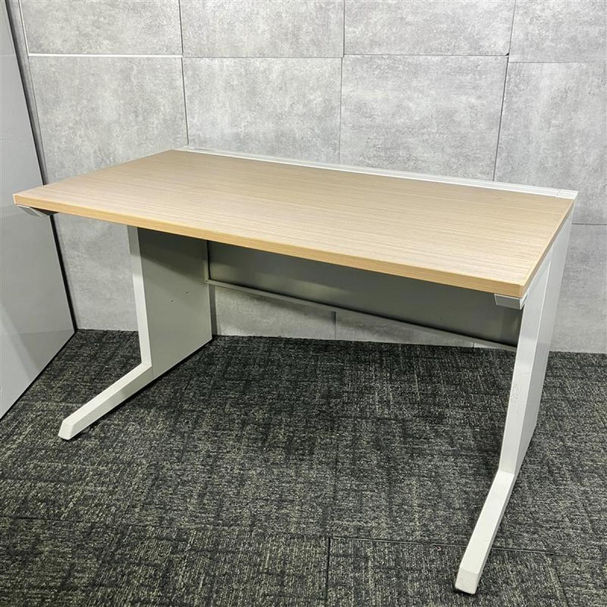 【個】イトーキ製の平机(事務机)【CZRデスク/ナチュラル】＊中古オフィス家具・中古オフィスチェアをお探しの方は、オフィスバスターズ福岡博多店までお気軽にお問い合わせください！#良品　#格安　#W1200
                        CZRデスク
                                    中古
            