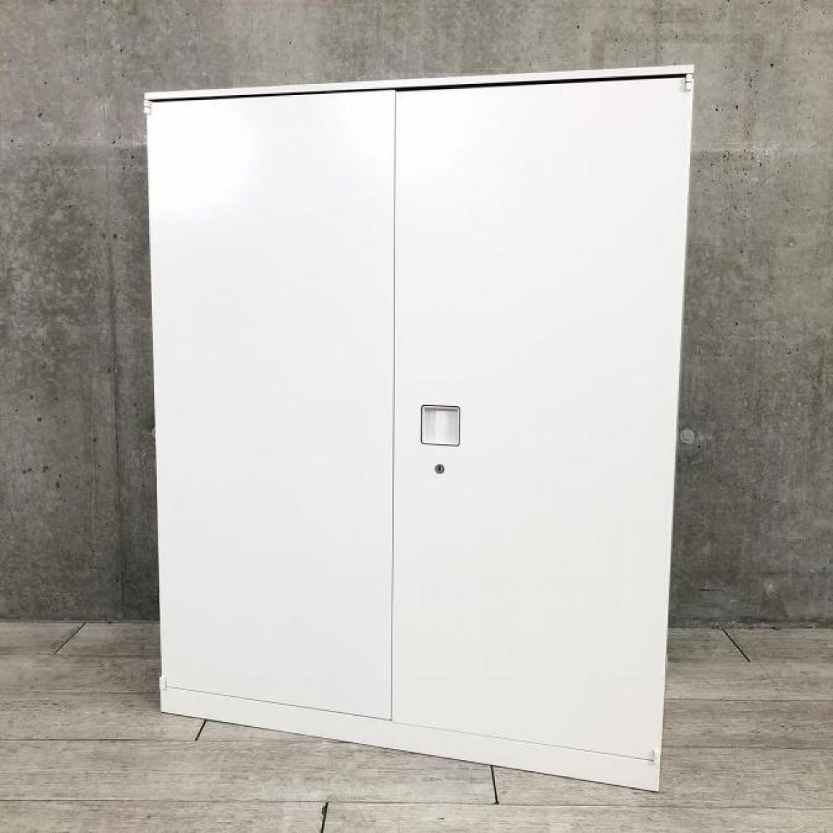 【オフィスの書類をスッキリ整理！取っ手がどの方向からでも開くマルチハンドルが人気！】■オカムラ（okamura）製　レクトライン（Rectline）シリーズ　両開き書庫　ローキャビネット　H1115㎜　■旧型　■天板・ベース付き　■ホワイト　■シリンダー錠
                        レクトライン
                                    中古
            