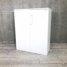 【在庫入替セール】【3台限定】【収納物がひとめで分かる両開き戸！奥行スリムな400㎜！】■コクヨ（KOKUYO）製　エディア（EDIA）　両開き書庫　ローキャビネット　■W900×D400㎜　■シリンダー錠　■ホワイト　■天板・ベース付【T11】