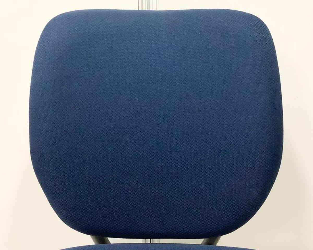 中古 オカムラ ビラージュ オフィスチェア 肘当て付き ネイビー 事務椅子 中古】ヴィラージュチェア オカムラ/okamura 肘無ローバックチェア