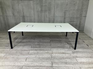 フリアドとしても/ABW/オススメ　■コクヨ(KOKUYO)製　ワークフィット(WORKFIT)シリーズ　ミーティングテーブル　会議用　W2400×D1400㎜　■配線ボックス付き　■天板：ホワイト/4本脚：ブラック
