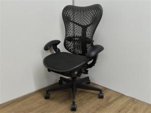 【隠れた人気商品!】■Herman Miller(ハーマンミラー)製 Mirra(ミラチェア) ブラック ■可動肘 ハイバック メッシュ座面 ランバーサポート付 ■デザイナーズ家具