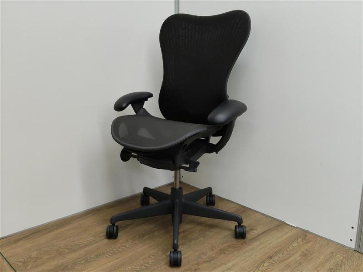 【有名メーカーの人気商品！】■Herman Miller（ハーマンミラー）製　Mirra（ミラチェア）　ブラック　■可動肘　ハイバック　オールメッシュ　ランバーサポート付　■デザイナーズ家具
                        ミラアーム
                                    中古
            