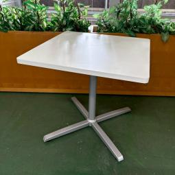 オカムラ製【ミーティングテーブル/ホワイト天板】が入荷しました！　 ＊中古オフィス家具・中古オフィスチェアをお探しの方は、オフィスバスターズ福岡博多店までお気軽にお問い合わせください！#良品　#格安