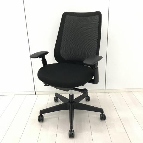 【2024年製】【機能とサステナブルを両立!新たなスタンダードシーティング】■オカムラ(okamura)製 ポータム(Potam)チェア 肘付ハイバックチェア ■背面メッシュ ■可動肘 ■ブラック※愛知※名古屋※豊田※三重