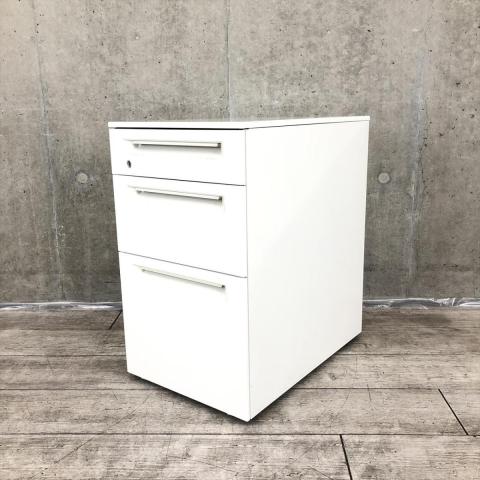 【在庫入替セール品!(本在庫限定価格)】【フリーアドレスの必須品!収納とワークスペースの拡張にオススメ!】■オカムラ(okamura)製 アドバンス(ADVANCE)シリーズ 3段ワゴン フリアド用 H650㎜ ■シリンダー錠 ■ホワイト