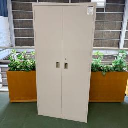 ★在庫入替セール品★　コクヨ製のハイキャビネット(両開き仕様)【SH-370F1NC/高さ185cm】　 ＊中古オフィス家具・中古オフィスチェアをお探しの方は、オフィスバスターズ福岡博多店までお気軽にお問い合わせください！#良品　#格安