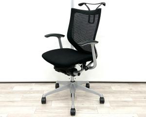 【在庫入替セール品！（本在庫限定価格）】■Okamura/オカムラ　■バロン（Baron）チェア　■ブラック　■肘付き(固定肘)　■ローバック　■背面/メッシュ　■オススメ/大人気/定番商品【弊社使用欄：A01059700】