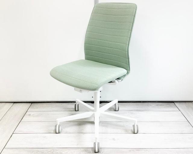 【中古】ファブレ クッション  コクヨ（KOKUYO） 肘無ミドルバックチェア