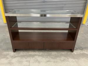 木製ショーケースカウンターが1台入荷致しました！！　 注)通電しない為、蛍光灯が点灯しません。　
※マテハン本舗の中古商品は、千葉県柏市に在庫がございます。