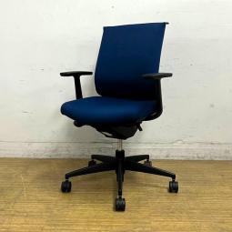 【在庫入替セール】ロングセラーシリーズ　コクヨ　ウィザード3　ローバックモデル　定番のプルシアンブルー色　T字型肘付き　あると嬉しいコートハンガーも付属