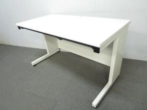 ⑫/26【コスパ◎！シンプルで使いやすいデザイン！！】プラス　フラットライン　平机　ホワイト　W1200 D600　■PLUS（プラス）フラットライン　平机　■ホワイト 【チェア】【椅子】【イス】【事務椅子】【デスク】【机】【書庫】【書棚】【棚】【ラック】【収納】【格安】【安い】【メーカー】【レイアウト変更】【模様替え】【福岡オフィス家具】【福岡中古家具】【中古事務什器】【中古チェア】【中古椅子】