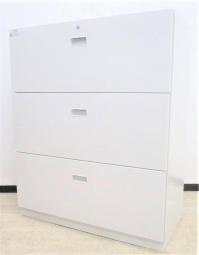 【2台限定】【A4ファイルも沢山収納可能！ホワイトカラーの人気シリーズ３段ラテラル書庫！】■イトーキ（ITOKI）製　シンラインシリーズ （THIN LINE）　３段ラテラル書庫　ローキャビネット　H1100mm　■シリンダー錠　■ホワイト【T6】