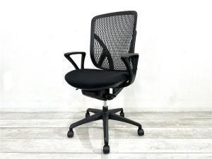 【定価約7万円】【知る人ぞ知るチェア入荷！独特のフレーム構造により良質な座りを実現しました！】■イナバ製イエラ（Yera）■肘付ハイバックチェア　　　
■ブラック　■背面メッシュ　■固定肘