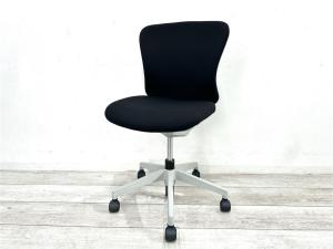【定価約4万円】【やさしく身体を支え、長時間でも疲れにくい！イナバ品質の快適チェア！】　■イナバ（INABA）製　バルチェシリーズ　肘無ローバック　■背面:グレー / 座面:ブラック