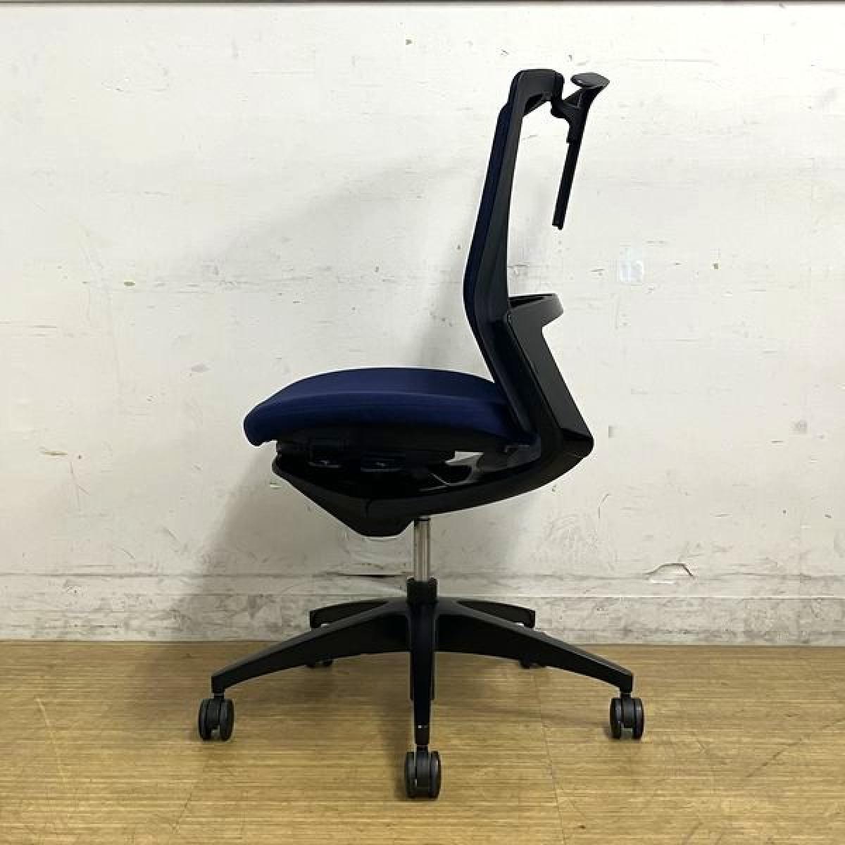 オコ・ナカムラ　橋　レゾネより　状態良好　新品額付 中古】フィノラ C733MR F1G4 オカムラ/okamura 肘無ミドルバックチェア