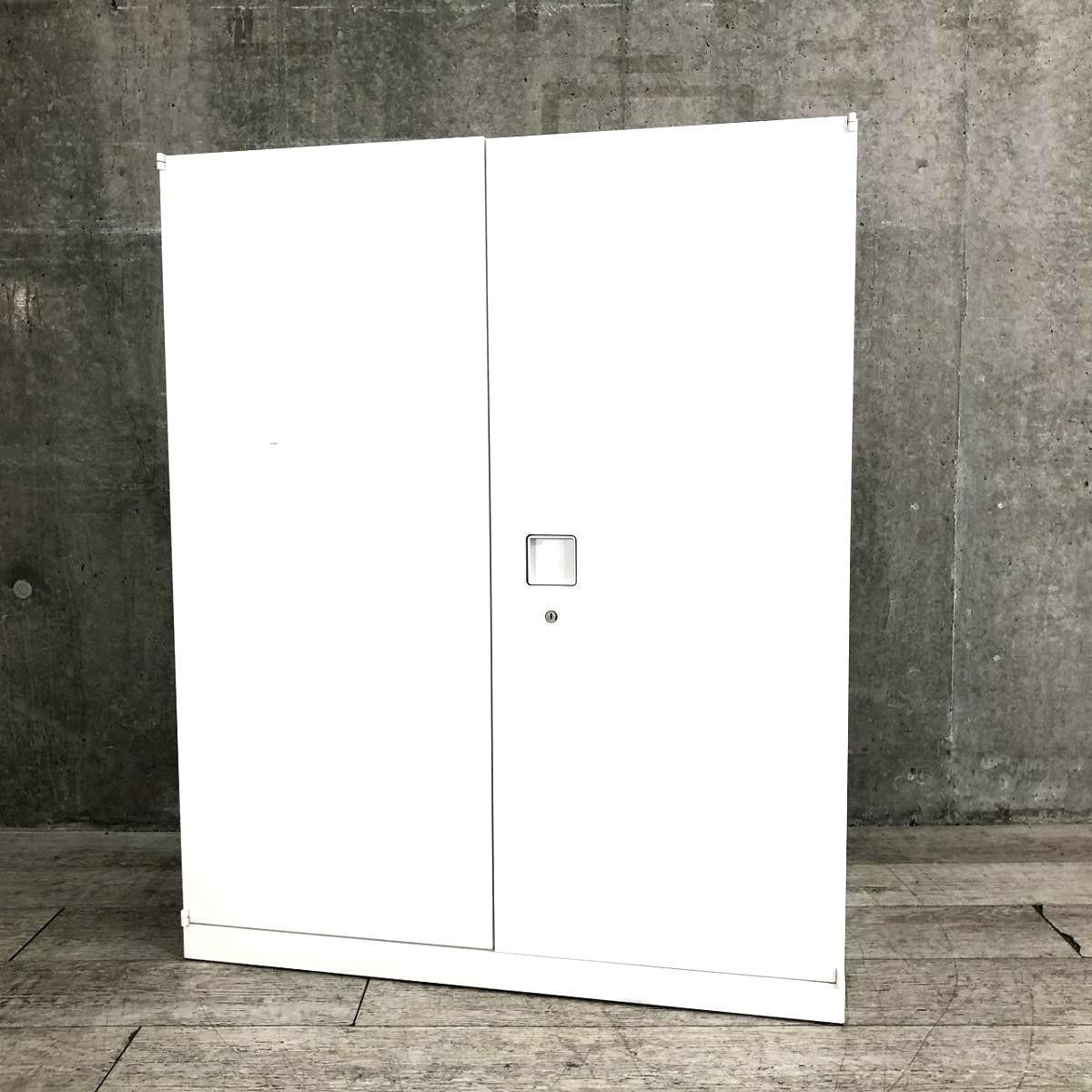 【在庫入れ替え】【オフィスの書類をスッキリ整理！取っ手がどの方向からでも開くマルチハンドルが人気の書庫シリーズ！】■オカムラ(okamura)製　レクトラインシリーズ　両開き書庫　ローキャビネット　■色：ホワイト　■シリンダー鍵　オフィスバスターズ【T6】【T5】
                        レクトライン
                                    中古
            