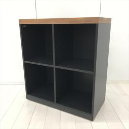 ABW/カフェスペース/レア　オカムラ(okamura)製　アルトピアッツァシリーズ　ローキャビネット　オープン書庫　 リビングボード　■W900×D450×H1000㎜　2段 × 2列　■本体：ブラック　天板：ラスティックパイン