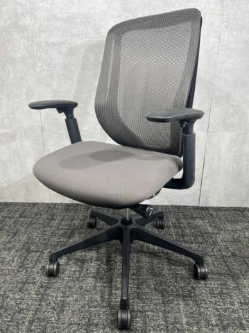 【中古】シルフィーメッシュ  オカムラ（okamura） 肘付ハイバックチェア