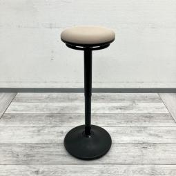 【中古】立つと座るをもっと自由に。
アクティブワークを支える人気チェアです。
#岐阜市 #各務原市 #名古屋市 #オカムラ #ピルエット #ハイチェア