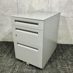 【グレーのワゴンが17台入荷！】◆ウチダ/ST　収納　脇机　袖《オフィスバスターズ福岡博多店は、福岡を拠点として、日本全国へ中古オフィス用品・オフィス家具を提供しております》