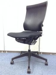 【独創的なフォルムでデザインと快適性の融合を実現！】■イトーキ(ITOKI)製　スピーナ(Spina)チェア　■肘無ハイバック　背面 / エラストマータイプ　　■ランバーサポート付き　■ブラック