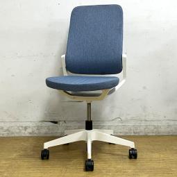 イトーキ　レヴィチェア　肘無しハイバックモデル　空間を鮮やかにコーディネイト　クロス張り　ダルブルー×ホワイトフレーム　樹脂脚【愛知・名古屋・豊田・静岡・浜松】