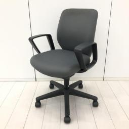 【体にフィットするダブルクッション構造！快適さと集中力をキープ！】■コクヨ(KOKUYO)製　セディスタ(SEDISTA)チェア　肘付ローバック　クッションタイプ　■アッシュグレー×グレーシェル