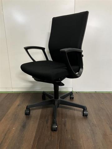 【中古】エスクード  オカムラ（okamura） 肘付ハイバックチェア