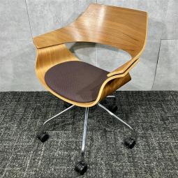 ★新品定価:1脚20万円以上★イトーキ製のミーティングチェア【DAチェア/ブラウン】 ＊中古オフィス家具・中古オフィスチェアをお探しの方は、オフィスバスターズ福岡博多店までお気軽にお問い合わせください！#良品　#格安  #会議用　#ミーティングチェア #自宅用