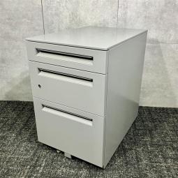 【個】コクヨ製の3段ワゴン【STワゴン/グレー】 ＊中古オフィス家具・中古オフィスチェアをお探しの方は、オフィスバスターズ福岡博多店までお気軽にお問い合わせください！#良品　#格安  #会議用　#書類整理 #収納