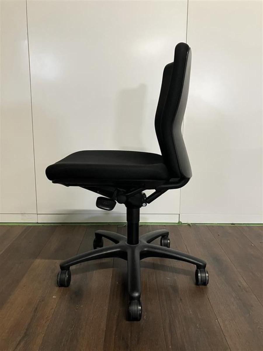 中古】カロッツァチェア オカムラ/okamura 肘無ローバックチェア