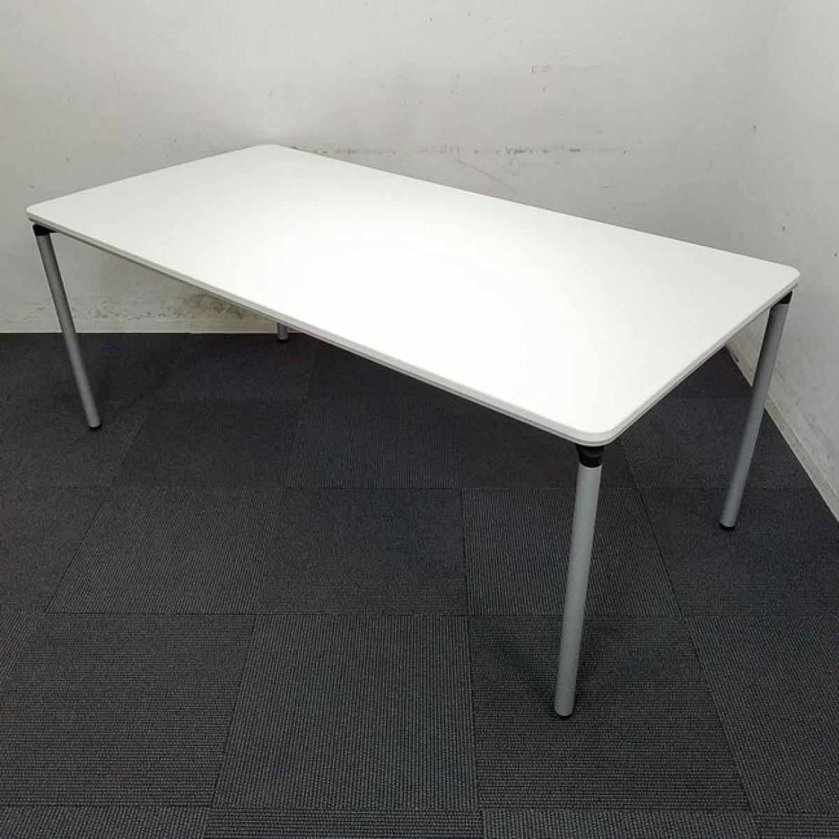 【1台入荷！】【シンプルザベスト！】コクヨ製 ミーティングテーブル 幅1800mm 人気のホワイトカラー■シンプルなフォルムがどんなシーンにもマッチ！≪弊社使用欄：A01074497≫
                        BT-500シリーズ
                                    中古
            