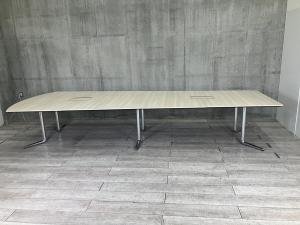 2023年製/希少/レア　オカムラ(okamura)製　ラティオⅢ(RATIOⅢ)シリーズ　会議用テーブル　ミーティングテーブル　W4200×D1580×H720mm　■4枚天板　■配線口　■木目調ナチュラル